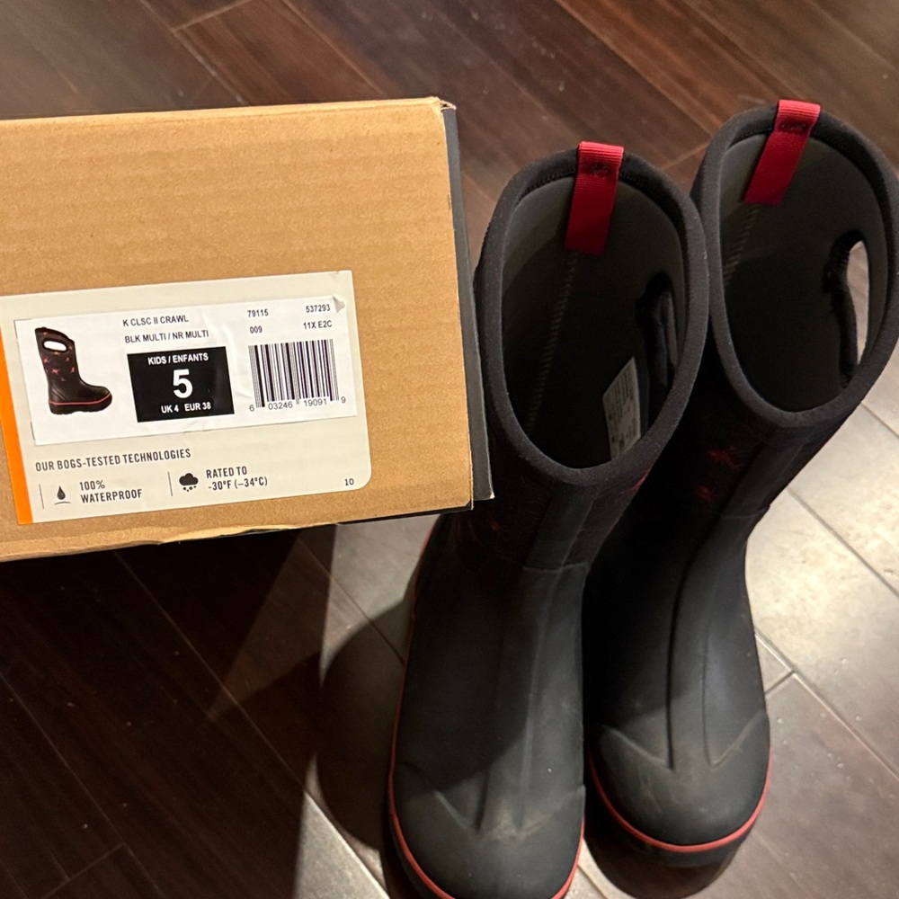 Bogs Black and Red Outdoor Boots